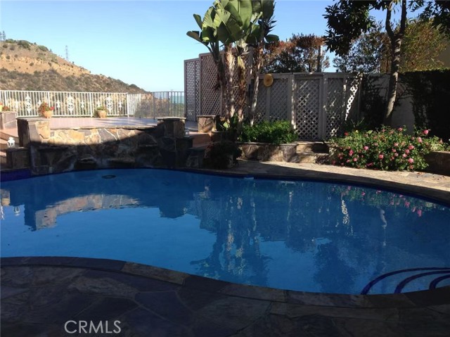 Front Image Thumbnail for CRWS25273040