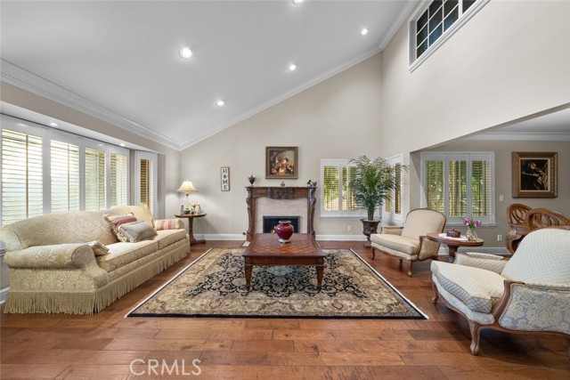 Detail Gallery Image 8 of 47 For 11101 Eton Ave, Chatsworth,  CA 91311 - 4 Beds | 3 Baths