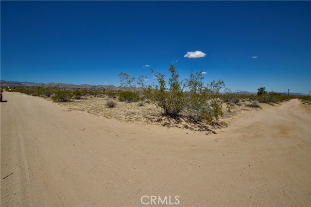 Detail Gallery Image 3 of 21 For 888 Lucky Ln, Landers,  CA 92285 - – Beds | – Baths