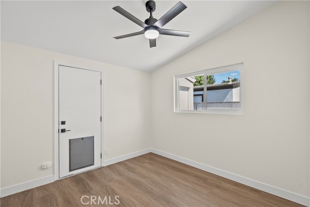 Detail Gallery Image 26 of 41 For 27410 Dewdrop Ave, Canyon Country,  CA 91351 - 3 Beds | 1/1 Baths