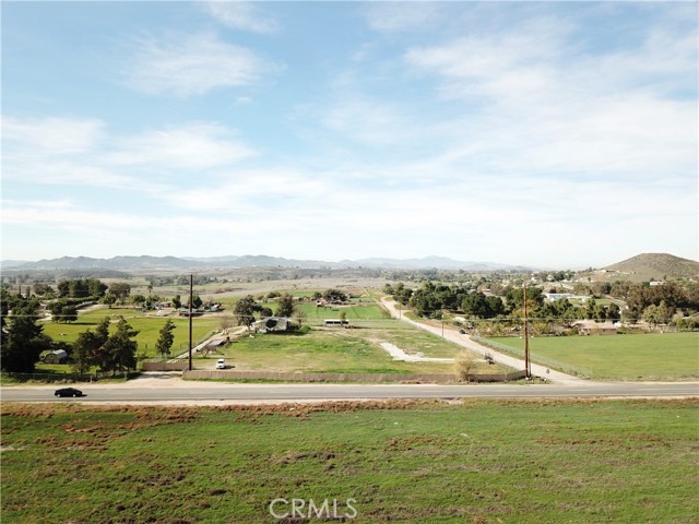 33761 Leon Rd, Winchester CA: https://media.crmls.org/medias/72a41eef-67e4-4fb5-8d73-bb1d9e49d269.jpg