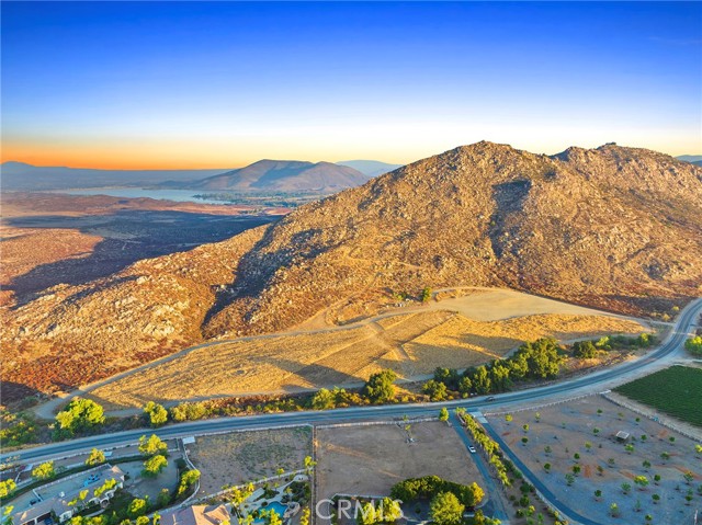 36520 E Benton Road, Temecula CA: https://media.crmls.org/medias/72a48f68-a127-4df7-9364-ce2760153aaf.jpg