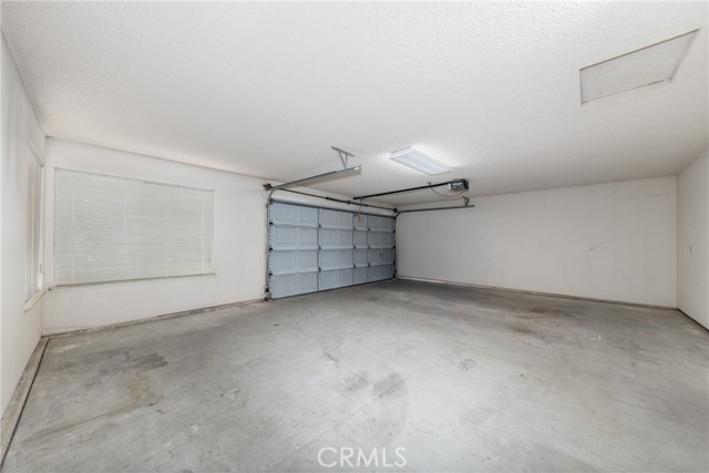 21930 Mohican Avenue, Apple Valley CA: https://media.crmls.org/medias/72a4d13f-3f78-47af-a9af-be2e40d5a5cc.jpg