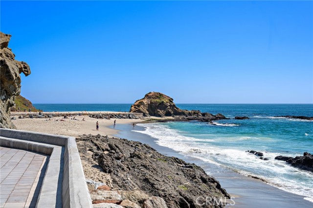 89 Blue Lagoon Villa, Laguna Beach CA: https://media.crmls.org/medias/72a509cb-dfbd-401c-97fd-c00371cda6e3.jpg