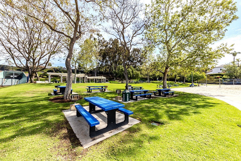 https://media.crmls.org/medias/72a55ce1-ba72-4eb9-b755-0c24e2d2ecf8.jpg?preset=X-Large