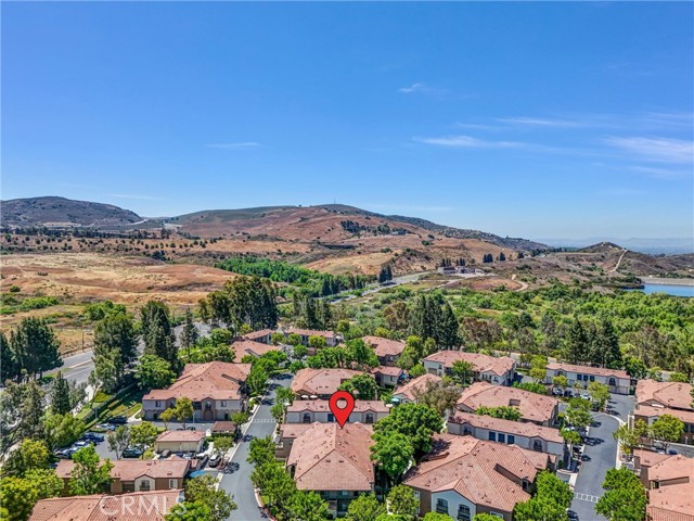 192 S Cross Creek Road, Orange CA: https://media.crmls.org/medias/72a7168b-bcd2-47ec-b134-85c0a353a394.jpg