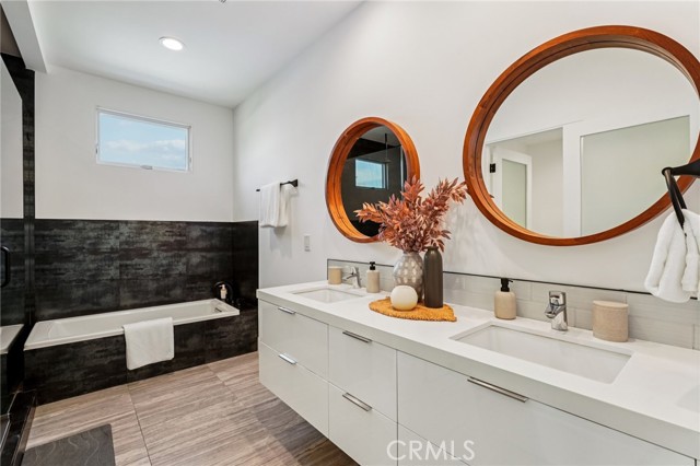 Detail Gallery Image 27 of 34 For 542 N Commonwealth Ave, Silver Lake Los Angeles,  CA 90004 - 3 Beds | 2/1 Baths