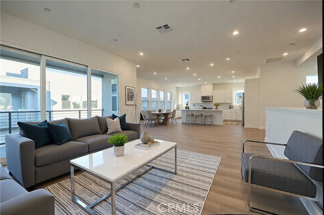 Detail Gallery Image 2 of 9 For 241 Proctor #7,  Irvine,  CA 92618 - 4 Beds | 3 Baths