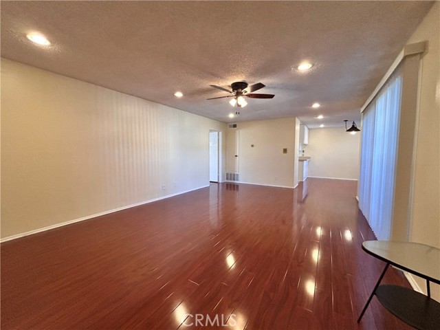 Detail Gallery Image 2 of 14 For 25930 Narbonne, Lomita,  CA 90717 - 2 Beds | 2 Baths