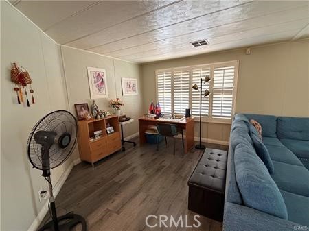 https://media.crmls.org/medias/72a9eab2-728c-4511-9f1f-f5d740eab047.jpg?preset=X-Large