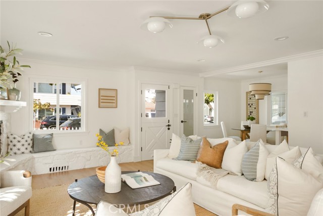 1585 Miramar Drive, Newport Beach CA: https://media.crmls.org/medias/72aa2434-9440-4d0a-ab06-fd6fb31e9379.jpg