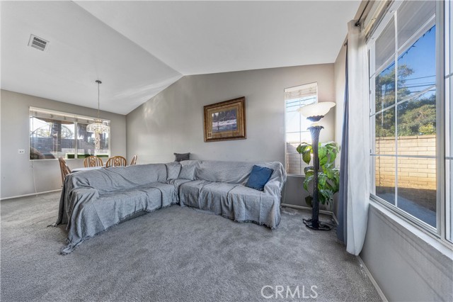 Detail Gallery Image 11 of 32 For 34711 Sunlight, Yucaipa,  CA 92399 - 4 Beds | 3 Baths