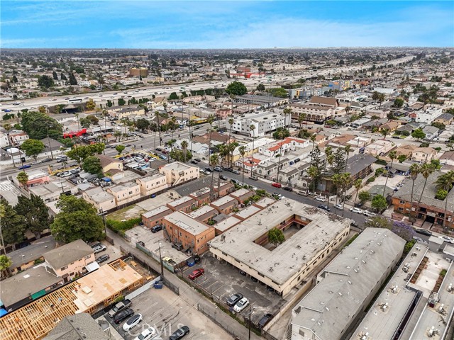 601 W 82nd Street, Los Angeles CA: https://media.crmls.org/medias/72ad08b5-60ba-45b3-adac-f2bfa6531324.jpg