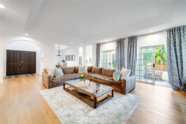 1119 9th Street, Hermosa Beach, California 90254, 5 Bedrooms Bedrooms, ,2 BathroomsBathrooms,Residential,Sold,9th,SB22164330
