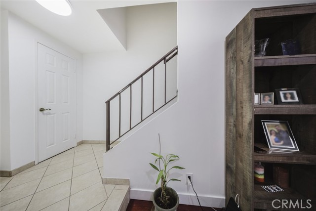 Detail Gallery Image 8 of 39 For 9775 via Roma, Burbank,  CA 91504 - 2 Beds | 3 Baths