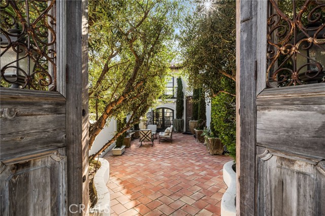 Detail Gallery Image 54 of 66 For 2301 Pacific Dr, Corona Del Mar,  CA 92625 - 4 Beds | 3/1 Baths