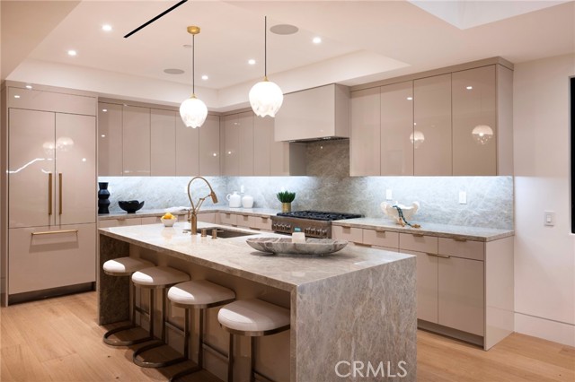 303 1/2 Goldenrod Avenue, Corona del Mar CA: https://media.crmls.org/medias/72ae712c-cabd-4c86-997a-3299b4c85bd1.jpg