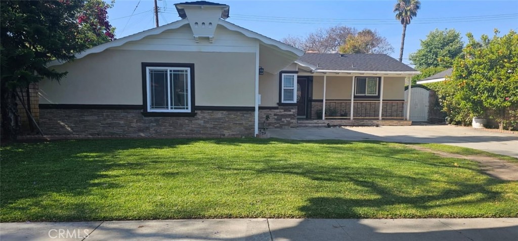 1043 W Orange Road