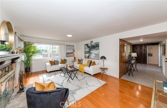 8724 Mulberry Drive photo 4