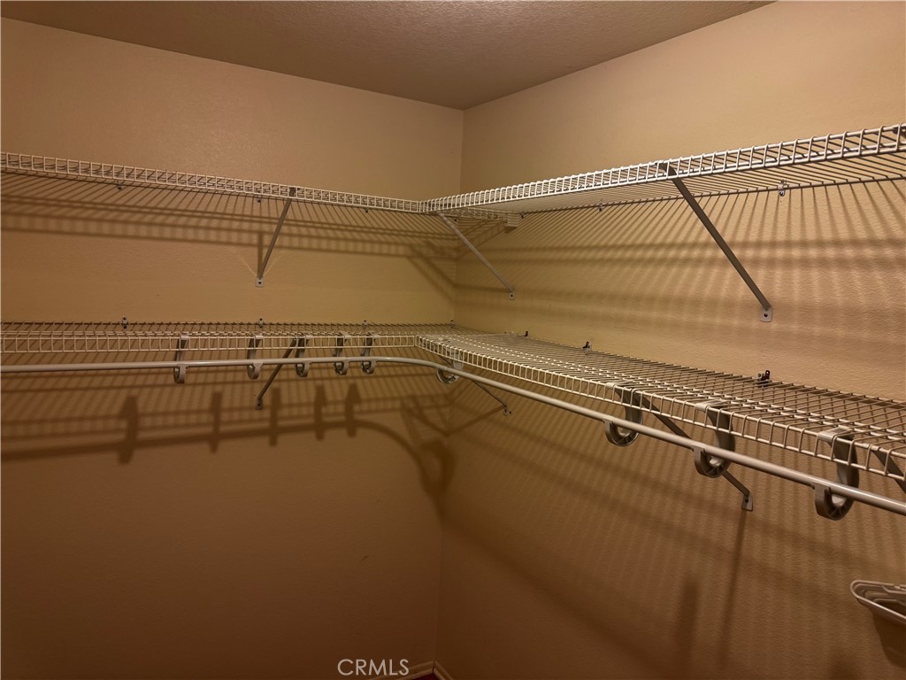 https://media.crmls.org/medias/72af012b-1549-421c-8df7-83820c9d20a1.jpg?preset=X-Large