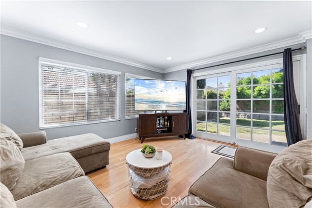 Detail Gallery Image 16 of 42 For 8871 Dorsett Dr, Huntington Beach,  CA 92646 - 4 Beds | 3 Baths
