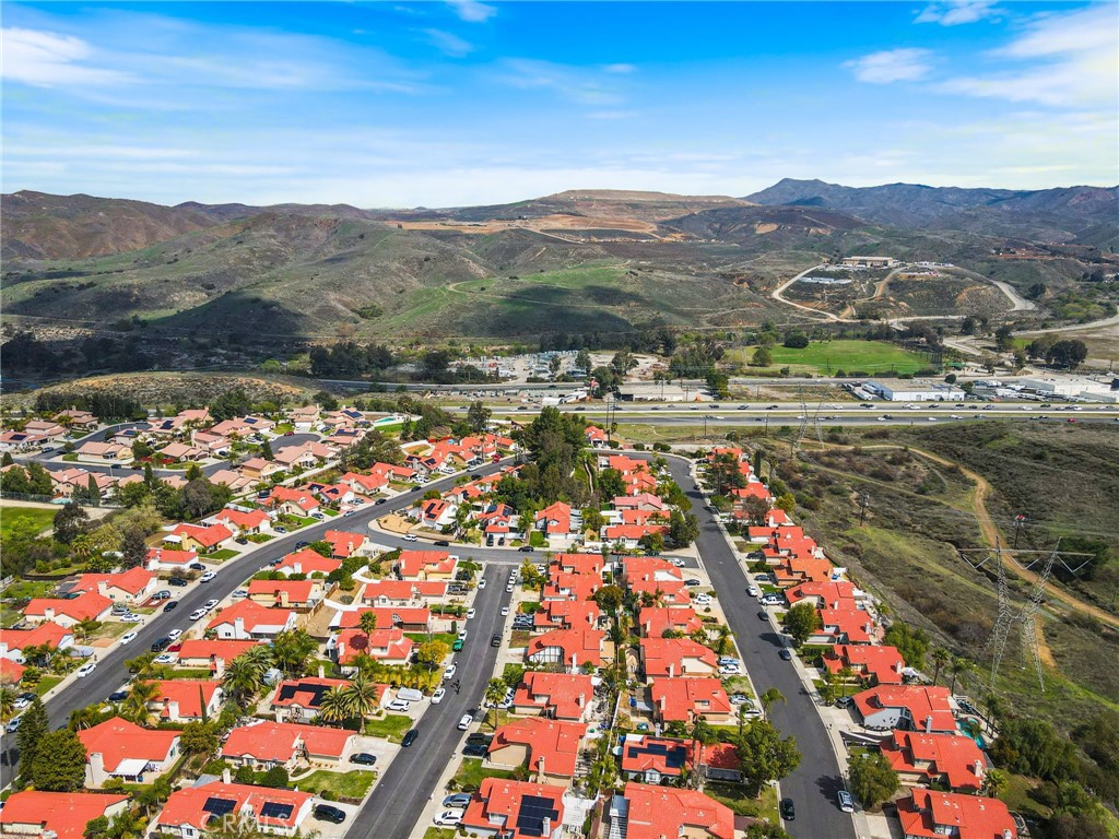 https://media.crmls.org/medias/72b0b334-2905-4753-95db-38a3ea73433d.jpg?preset=X-Large