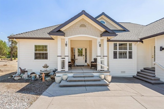 Detail Gallery Image 4 of 31 For 5541 Lake Shastina Dr, Weed,  CA 96094 - 3 Beds | 2 Baths
