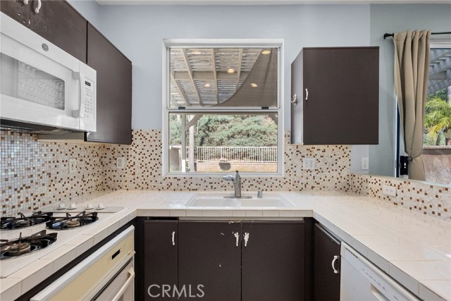 Detail Gallery Image 16 of 37 For 27915 Skycrest Cir, Valencia,  CA 91354 - 2 Beds | 2/1 Baths