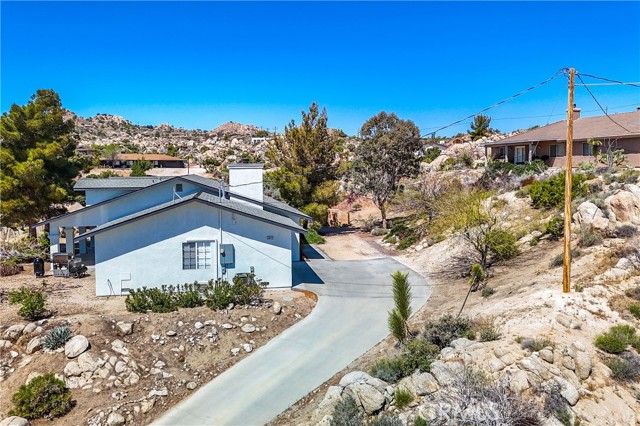 Detail Gallery Image 4 of 64 For 5816 Buena Suerte Rd, Yucca Valley,  CA 92284 - 3 Beds | 2 Baths