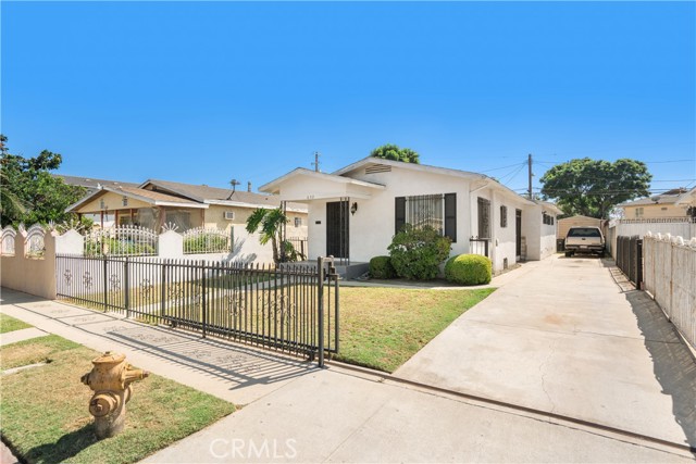 632 E 87th Place, Los Angeles CA: https://media.crmls.org/medias/72b37db9-3cb2-4e32-8ecf-02a9fe5fea14.jpg