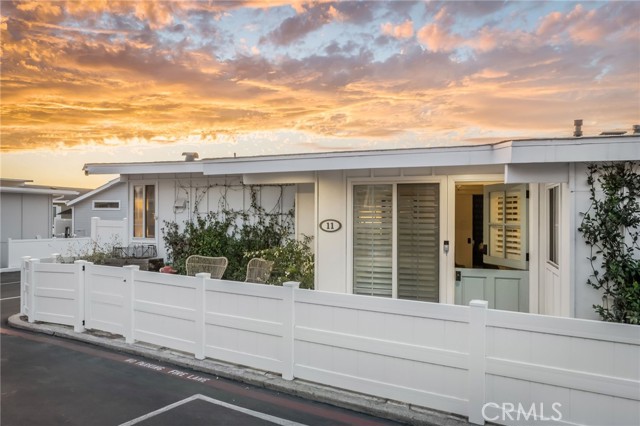 Detail Gallery Image 3 of 35 For 11 Saratoga, Newport Beach,  CA 92660 - 2 Beds | 2/1 Baths
