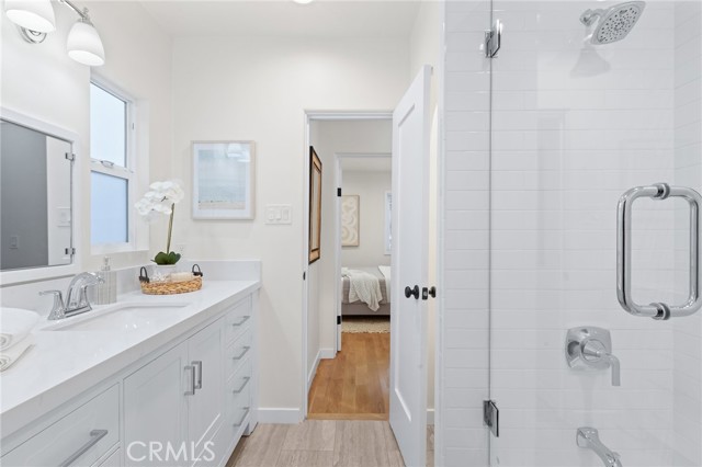 Upper Unit | Bathroom