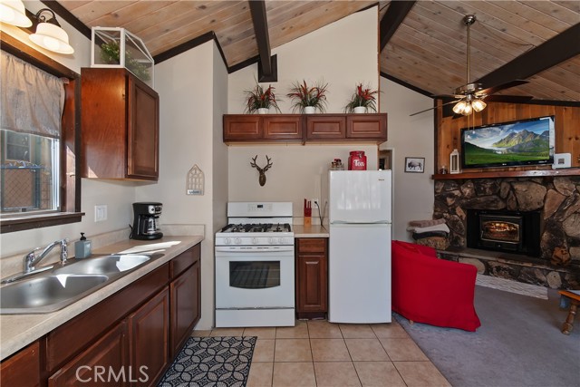 254 Wabash Lane, Sugarloaf CA: https://media.crmls.org/medias/72b48141-3726-47b3-b4a0-3eba045b2e5d.jpg