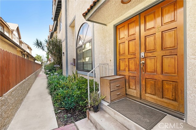 Detail Gallery Image 2 of 20 For 2620 W Grand Ave #E,  Alhambra,  CA 91801 - 3 Beds | 2/1 Baths