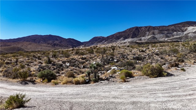 Detail Gallery Image 5 of 11 For 716 Meehleis Rd, Lucerne Valley,  CA 92356 - – Beds | – Baths