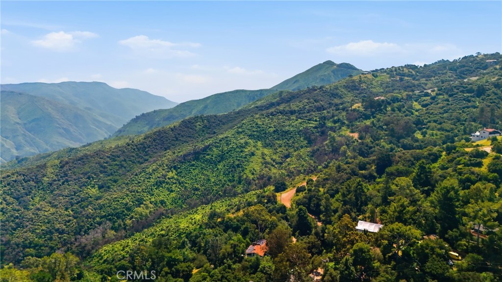 https://media.crmls.org/medias/72b545e1-349d-480e-b7a4-5dd812465372.jpg?preset=X-Large