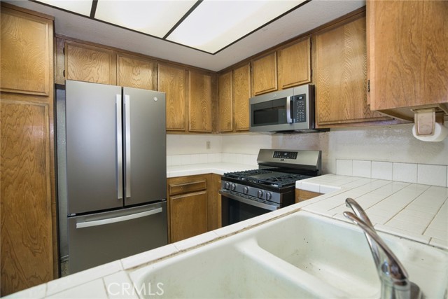 Detail Gallery Image 11 of 33 For 181 N Magnolia Ave #D,  Anaheim,  CA 92801 - 3 Beds | 2/1 Baths