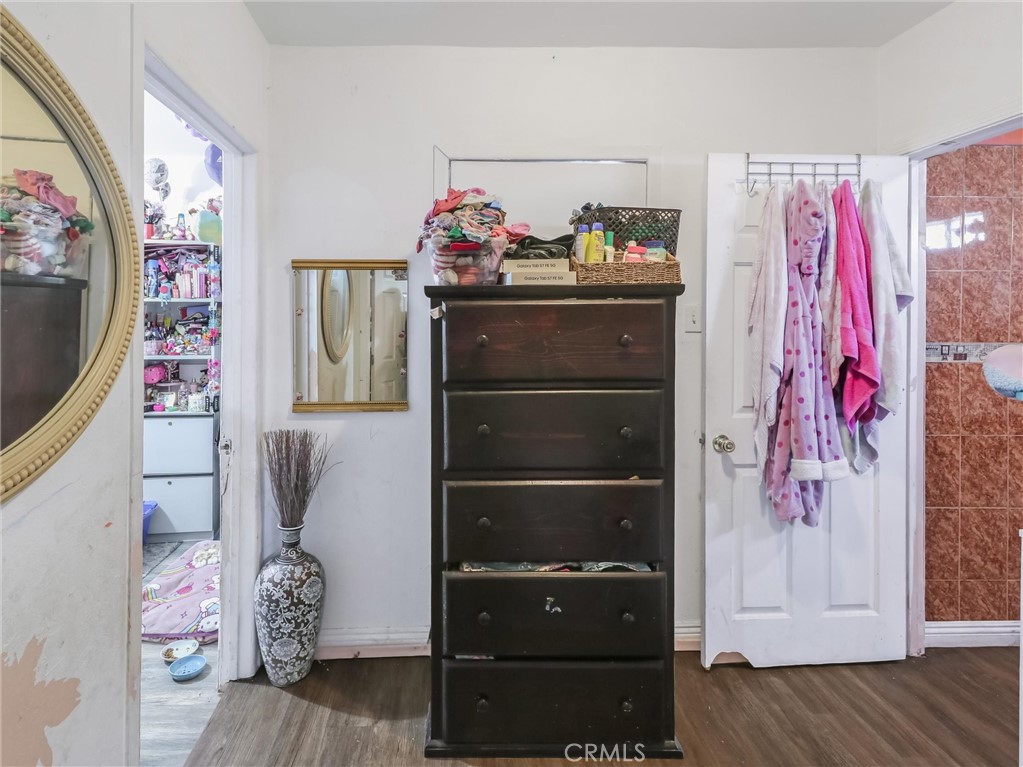 https://media.crmls.org/medias/72b79477-eed5-4ff4-a126-d954f2a2b873.jpg?preset=X-Large