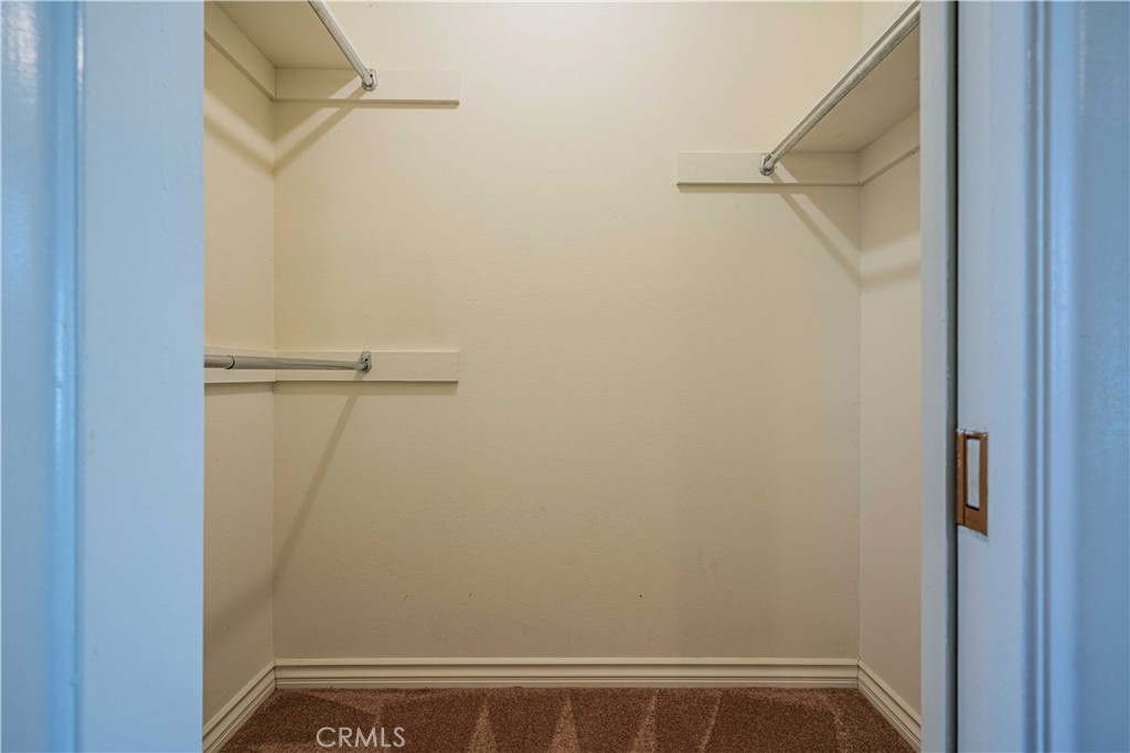 https://media.crmls.org/medias/72b80a46-f2de-49c2-883e-35cfa88e7775.jpg?preset=X-Large