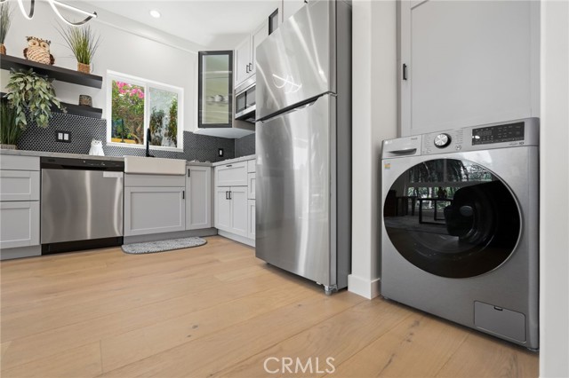 Detail Gallery Image 5 of 27 For 2258 Helios Dr, Los Angeles,  CA 90068 - 2 Beds | 1 Baths