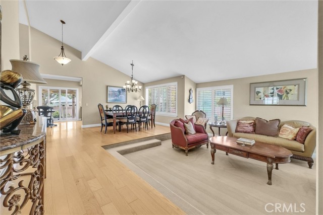 1329 Holly Leaf Way, Diamond Bar CA: https://media.crmls.org/medias/72ba93b1-bc22-4c08-ab11-84f021dd2e63.jpg