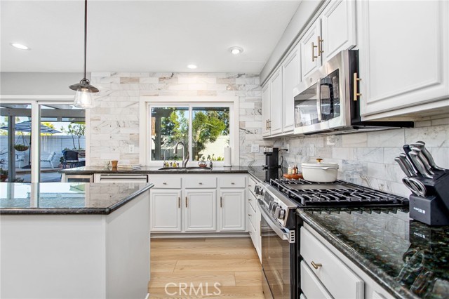 Detail Gallery Image 10 of 32 For 29110 Wayfarer Ln, Lake Elsinore,  CA 92530 - 4 Beds | 2/1 Baths