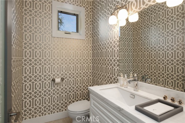 720 Poinsettia Ave, Corona del Mar CA: https://media.crmls.org/medias/72bd04e8-25eb-45bc-8d39-376fd3f1c934.jpg