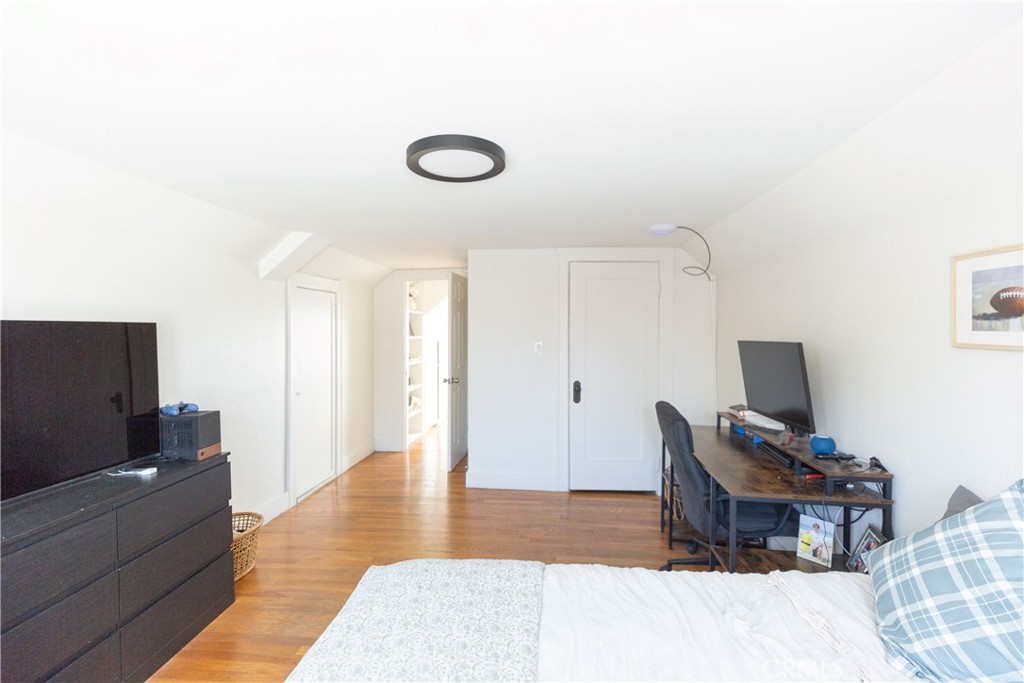 MLS #OC25221176 image #34