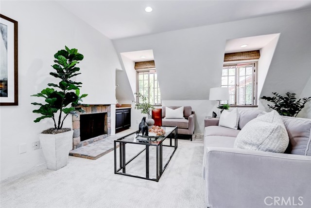 2917 N Poinsettia Avenue, Manhattan Beach CA: https://media.crmls.org/medias/72be39e2-3e67-4b54-a3de-6b413e984da4.jpg