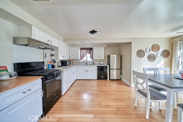 4117 E Theresa Street, Long Beach CA: https://media.crmls.org/medias/72beb10f-36ed-49a4-8eea-60f4db9b240c.jpg