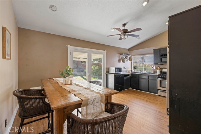 Detail Gallery Image 13 of 43 For 22552 Barcotta, Saugus,  CA 91350 - 3 Beds | 2 Baths