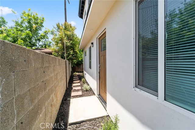18656 Runnymede Street, Reseda CA: https://media.crmls.org/medias/72bffa40-0179-4fb6-a8b9-685a0bfa048f.jpg