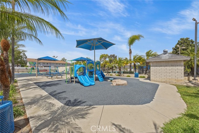 Detail Gallery Image 27 of 43 For 19796 Inverness Lane, Huntington Beach,  CA 92646 - 2 Beds | 2 Baths