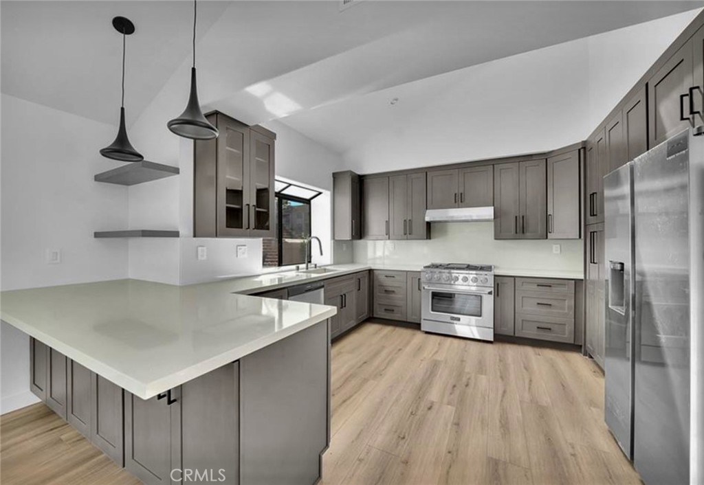 https://media.crmls.org/medias/72c0c230-f554-408e-b361-f2871eb4cd54.jpg?preset=X-Large